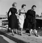 Paris, Dior Three Girls Admire, 1953